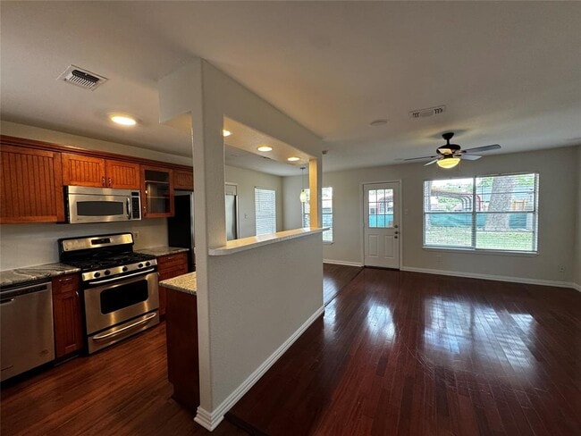 Building Photo - 5907 Garden Oaks Dr