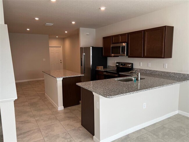 Foto del edificio - 14226 Crimson Ave