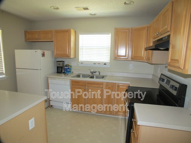 Building Photo - 10116 Forest Landing Dr