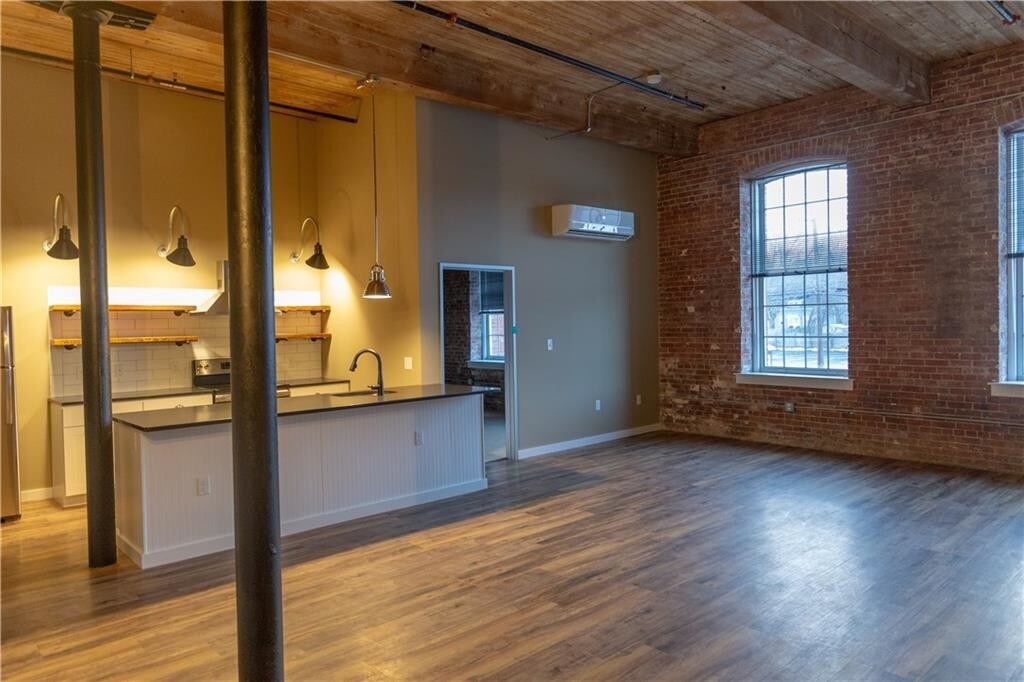 Building Photo - 1 Knight St