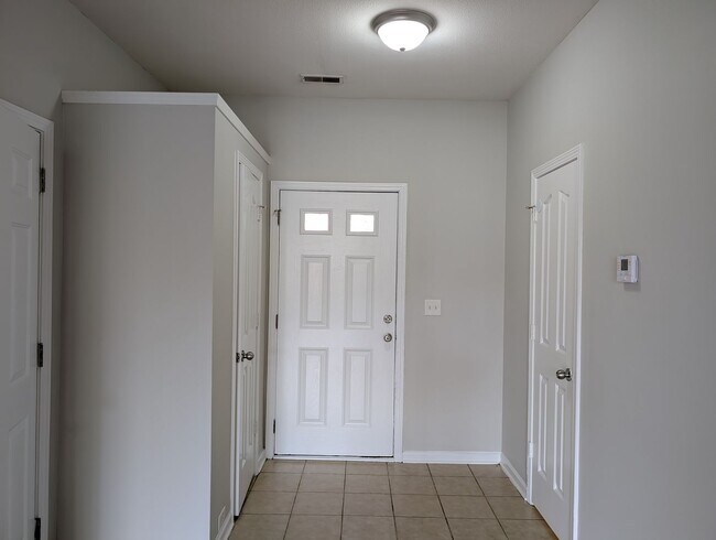 Foto del edificio - Pristine home located in the Pinebrook Com...