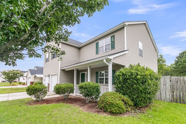 Building Photo - Recently Updated 4 bedroom 2.5 bathroom two story home available in Ladson!