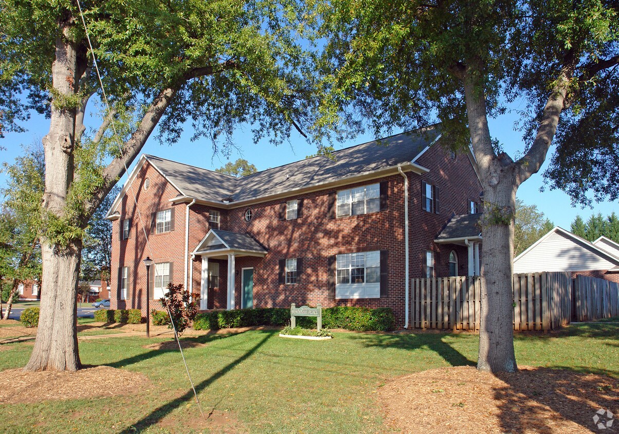 2210 Old Buncombe Rd Greenville Sc 29609 Apartments - Greenville Sc Apartmentscom