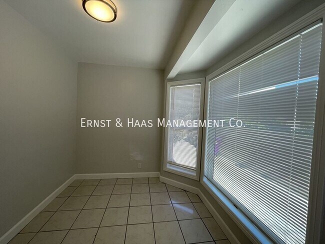 Building Photo - Now Leasing, Lovely 3 bedroom Apartment in...