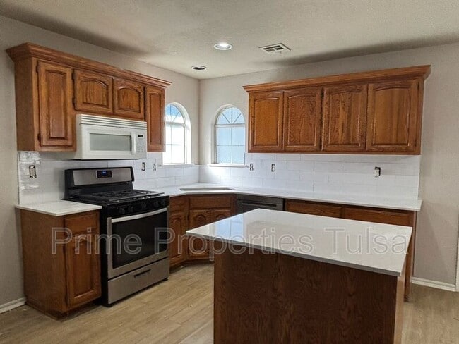 Foto del edificio - 10333 E 112th St S