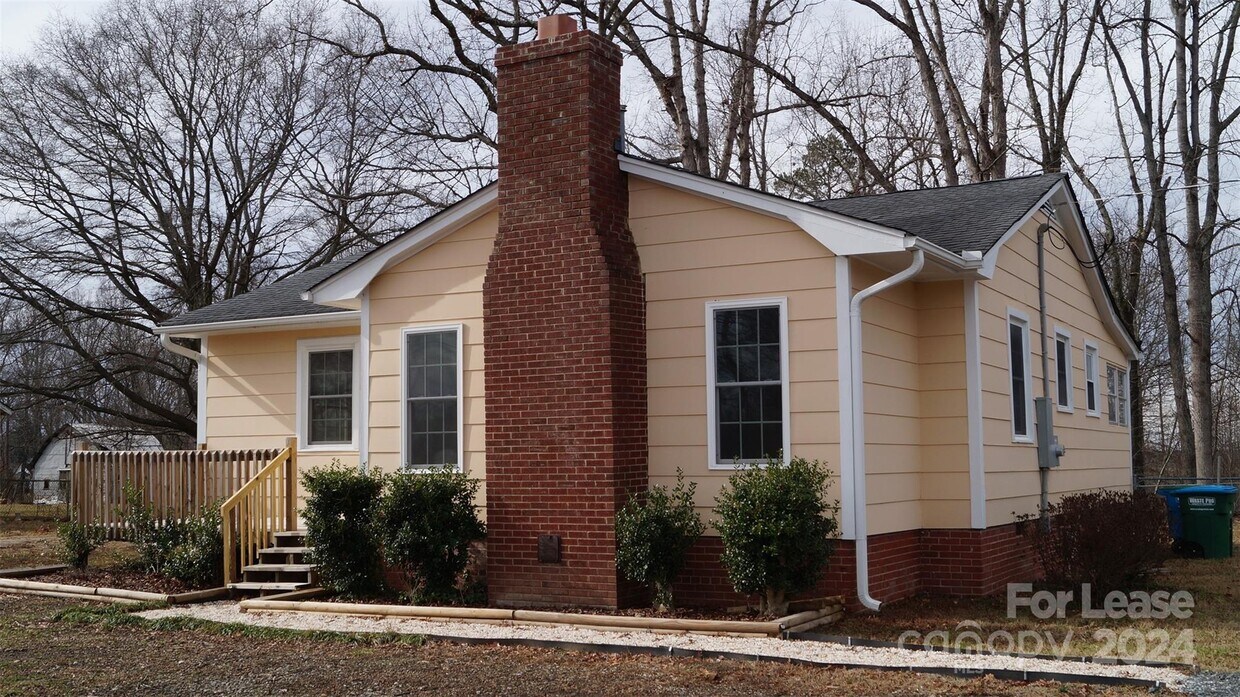 Primary Photo - 445 Bess Town Rd