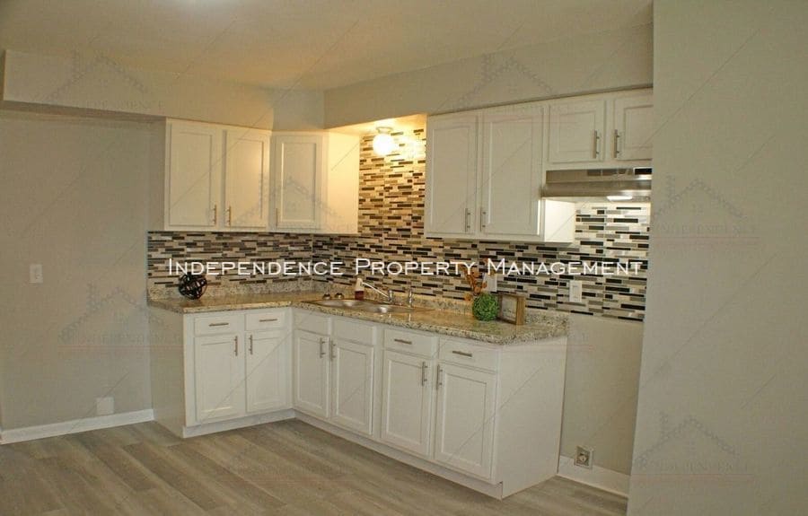 Primary Photo - 1466 E Market St