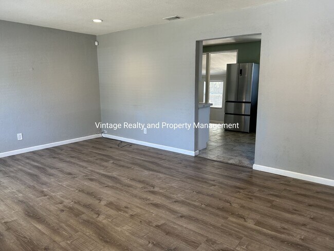 Foto del edificio - New On The Rental Market This Nice Single Story 3 Bedroom Home!!!