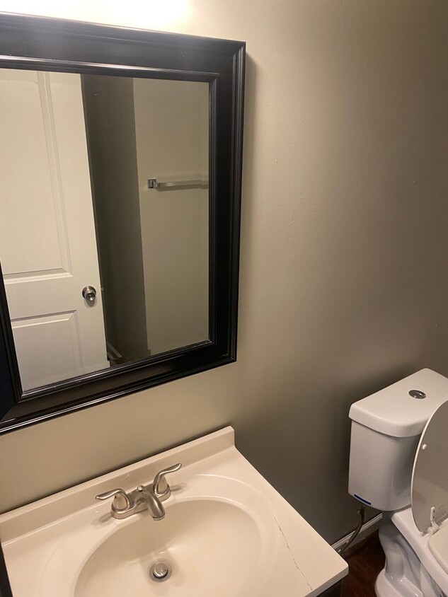 Primary Photo - Gorgeous Updated 3 Bedroom House with larg...
