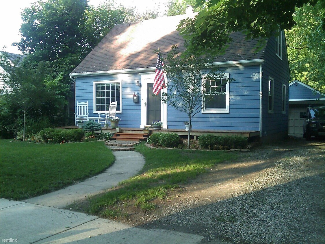 1307 Belmar Pl, Ann Arbor, MI 48103