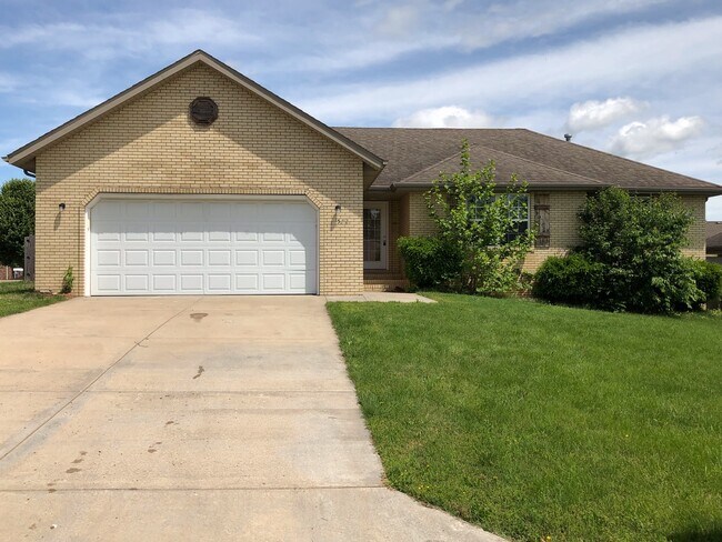 Building Photo - Beautiful Nixa Home