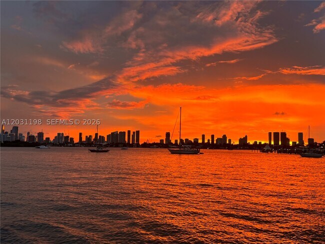 Foto del edificio - 1500 Bay Dr E