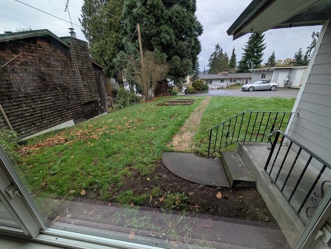 Building Photo - 10331 Wallingford Ave N