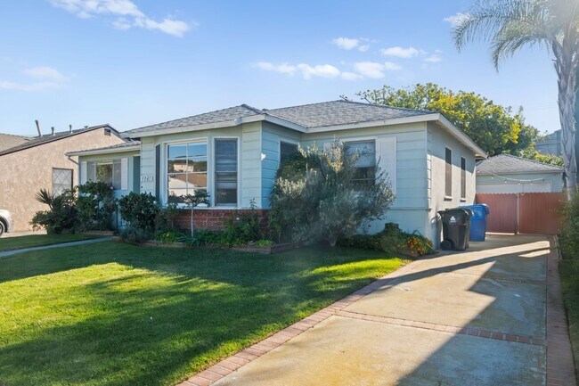 Foto del edificio - 13218 Lake St