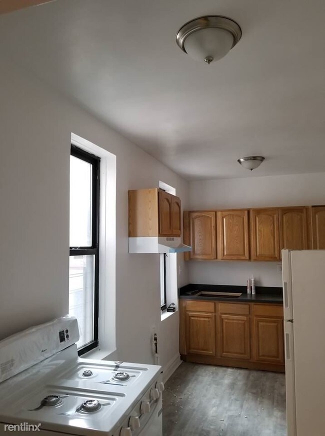 Foto del edificio - 1654 E 13th St
