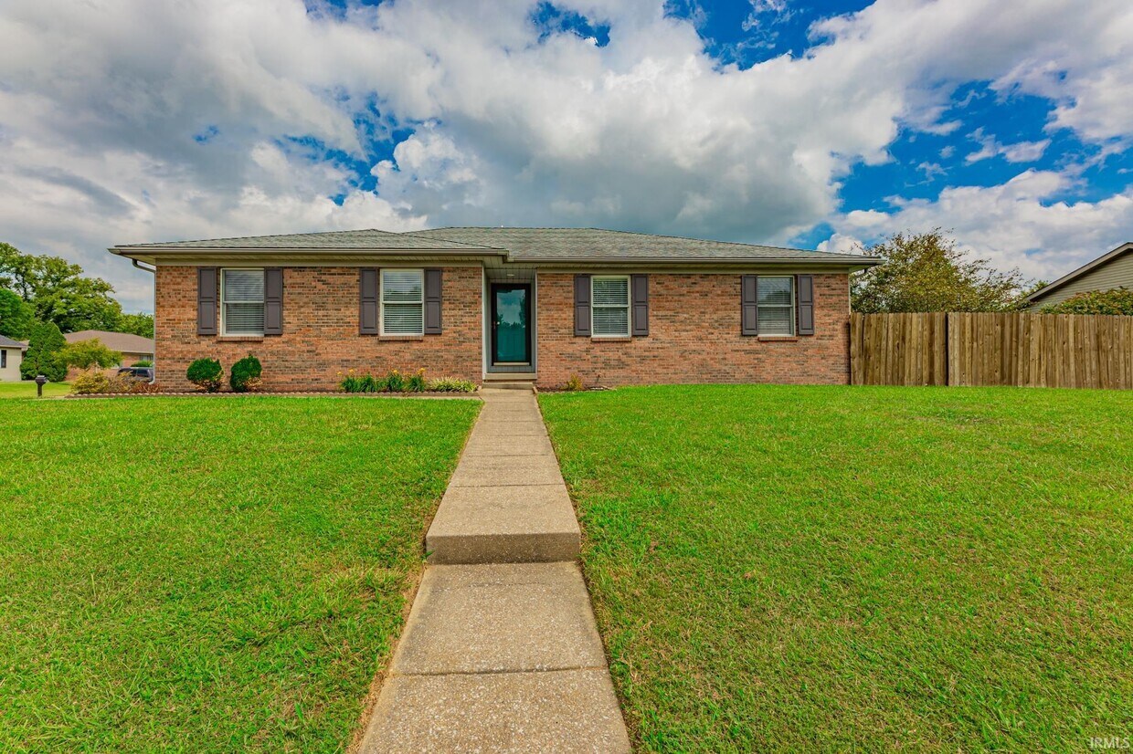 Primary Photo - 4900 Yellowstone Dr