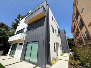 Building Photo - 5044 Laurel Canyon Blvd