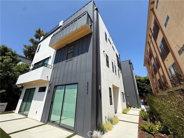 Foto del edificio - 5044 Laurel Canyon Blvd