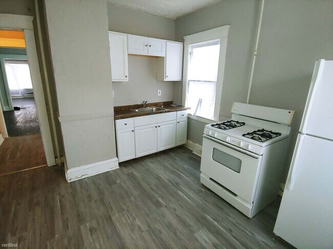 Foto del edificio - 3 br, 1 bath Triplex - 1414 East 110th Str...
