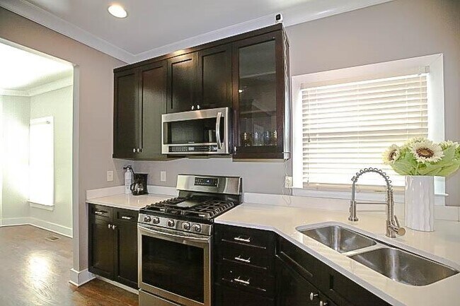 Building Photo - 1285 Martin Ct SE