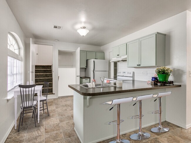 Kitchen - 420 W Daws St