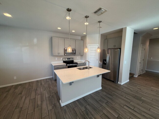 Foto del edificio - Unique opportunity! Rent a NEWER home in Tempe!! This home features 4 bedrooms & 3.5 baths with 2...