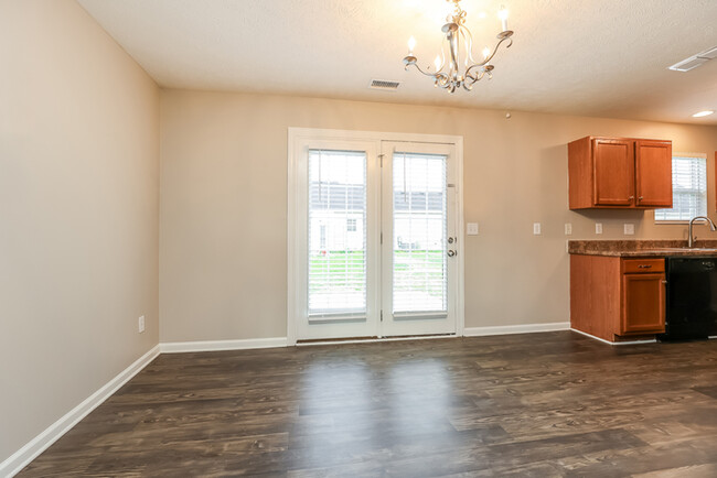 Building Photo - 3 Bedroom Home with Open Concept Living