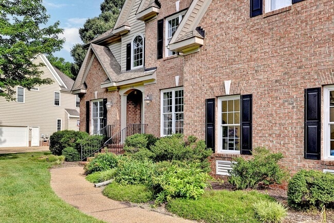 Building Photo - Spacious 5BR/4BA Home in Yorktown – Convenient Location and Comfortable Living