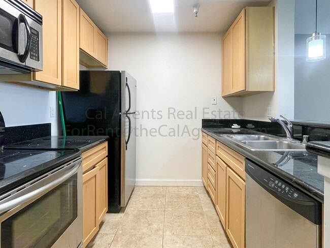 Foto del edificio - 6400 Christie Ave