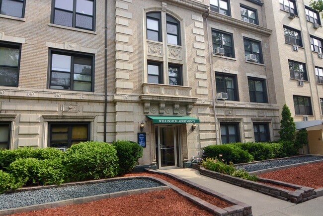 Building Photo - 545 W Wellington