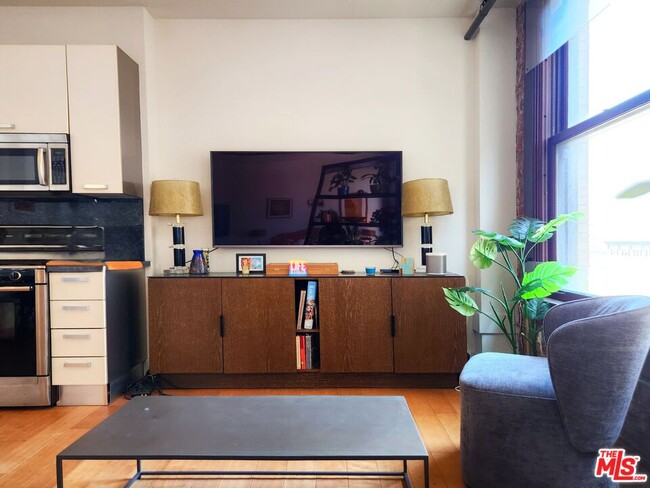 Foto del edificio - 460 S Spring St