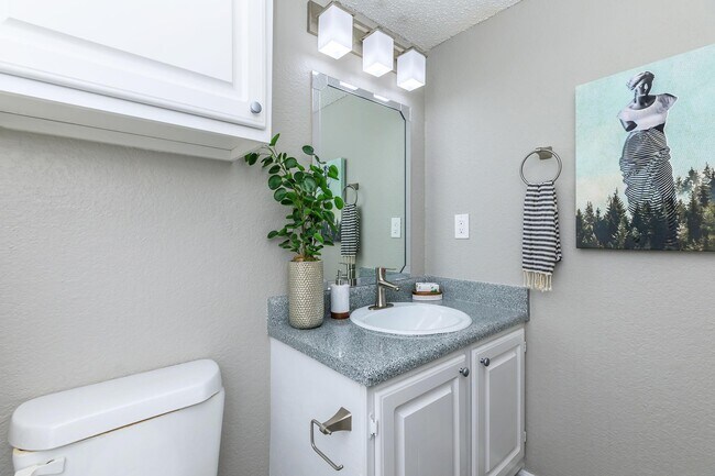 Foto del edificio - 8900 N Interstate Hwy 35