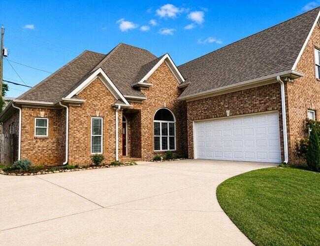 Foto del edificio - Size and Space in Beautiful Bluff Park