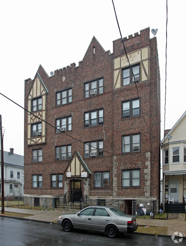 237 Franklin Ave - Primary Photo - 237 Franklin Ave