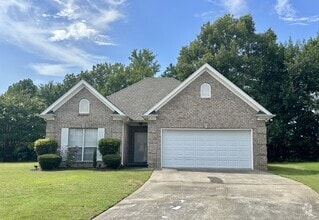Building Photo - 560 Summit Cir