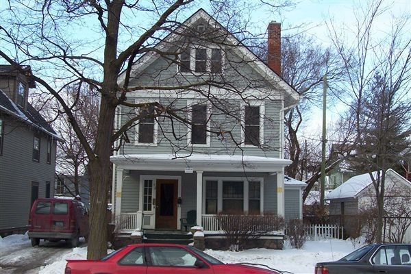 Foto principal - 3 br, 1 bath Apartment - 715 E Ann St Apt #2