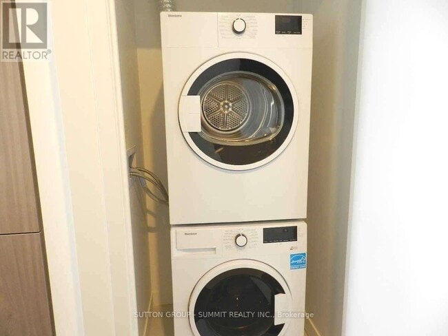 Building Photo - 15 Holmes Ave