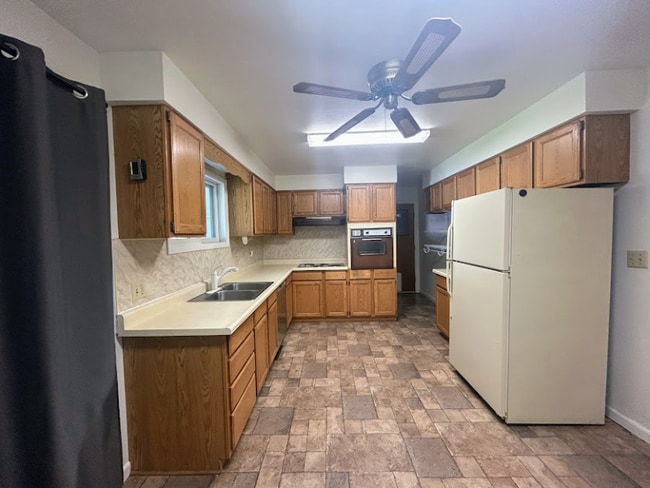 Building Photo - 1857 9th Ave E