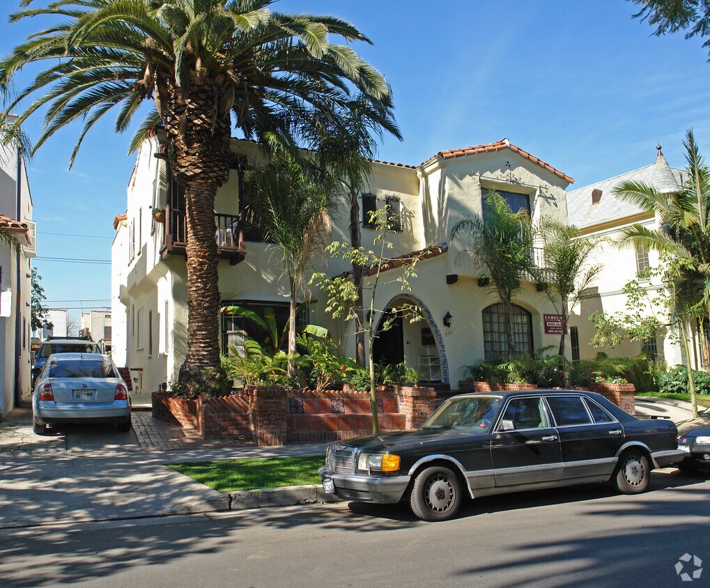 Building Photo - 435 N Curson Ave