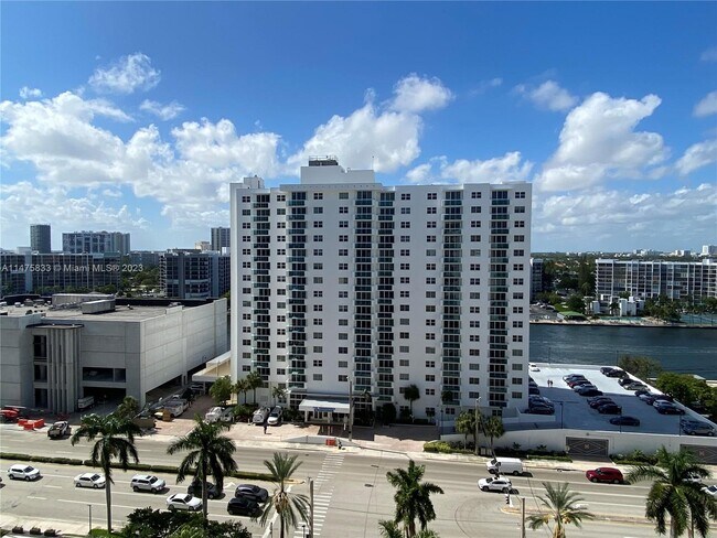 Building Photo - 3001 S Ocean Dr