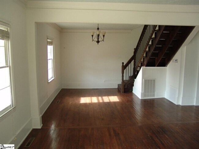 Foto del edificio - 308 W College St