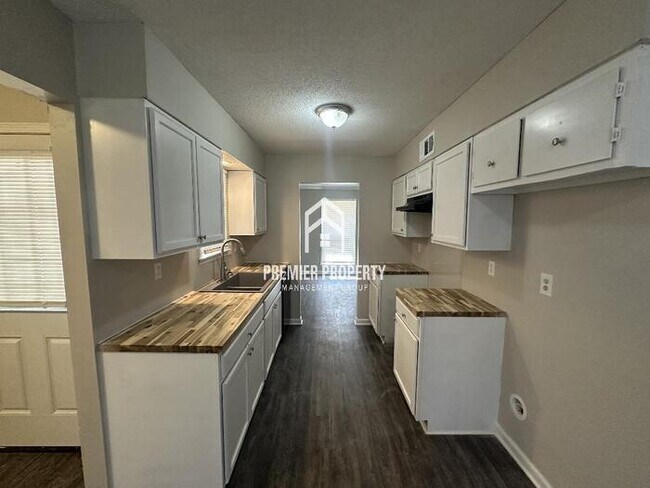 Foto del edificio - 6536 S Earhart Dr