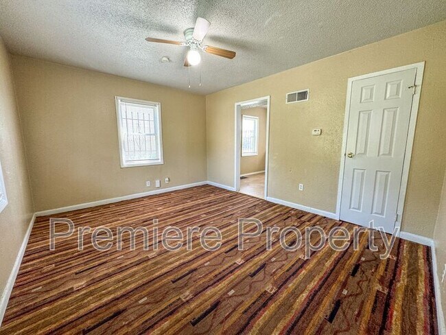 Foto del edificio - 2102 Monroe Ave