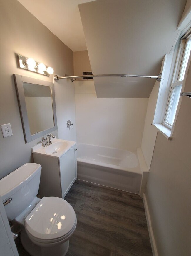 Foto del edificio - 2467 S Burrell St