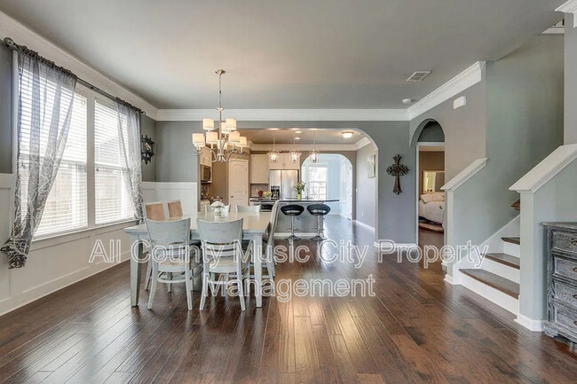 Building Photo - 1055 Harvey Springs Dr
