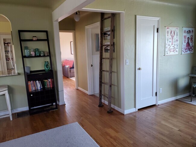 Building Photo - Manette Waterview 3bd 2.75 bath with 2 BON...