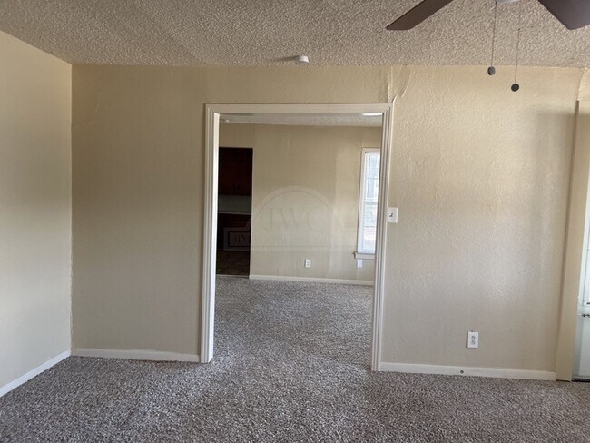 Foto del edificio - 416 E Garrison Ave