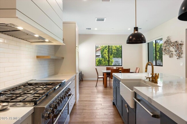 Foto del edificio - 8413 N Diller Grove Ln