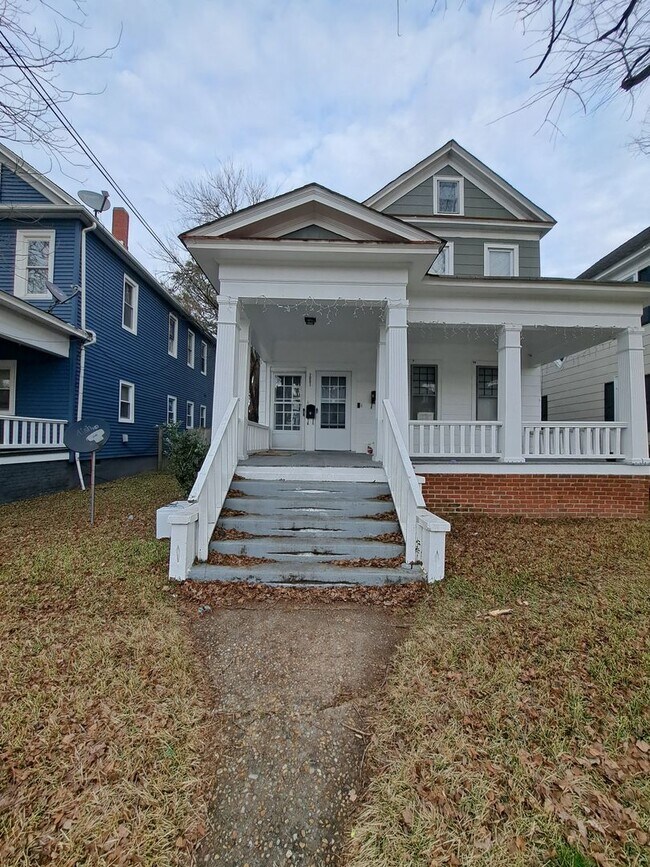 Building Photo - 1321 Chesapeake Ave