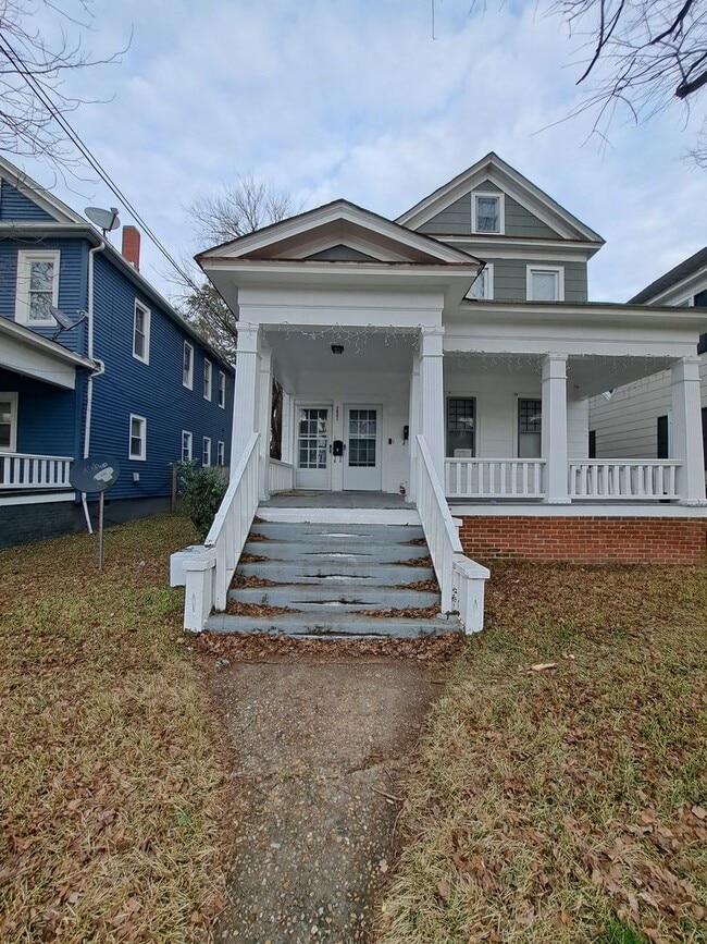 Building Photo - 1321 Chesapeake Ave